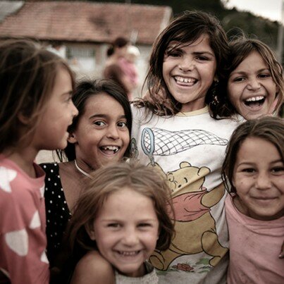 Roma_girls